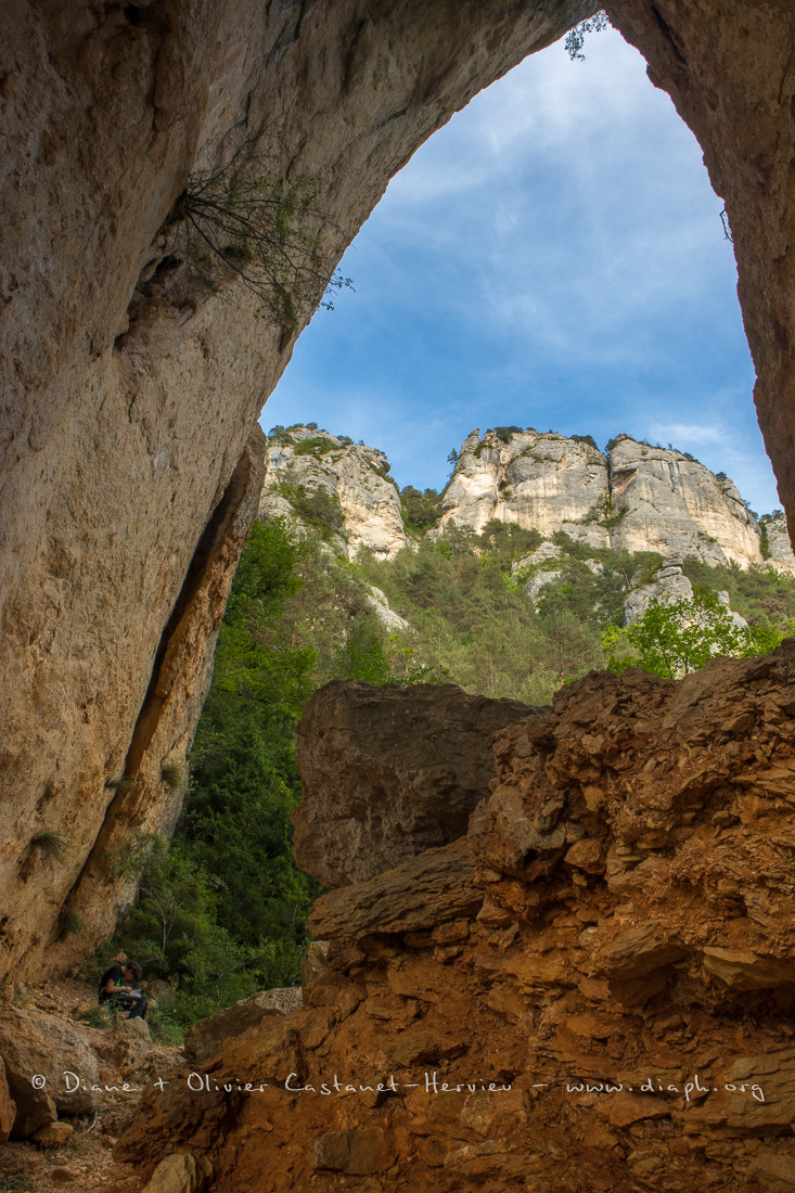 falaises du causse Méjean vu depuis le pas de l'Arc 